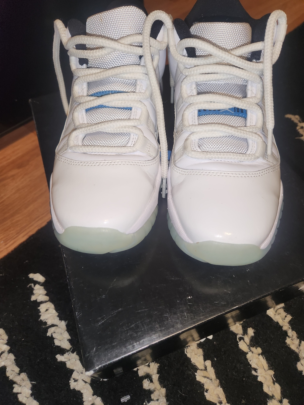 Air Jordan Retro 11 Size 7 - Picture 2 of 5
